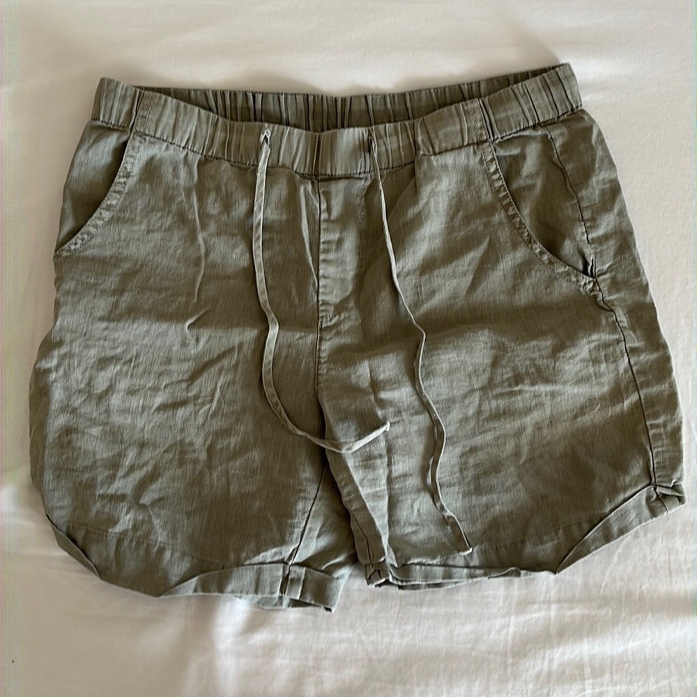 Green Linen Shorts. Size XS.